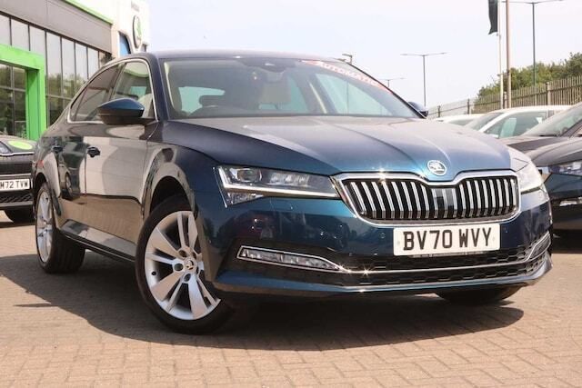 Petrol blue metallic Used 2020 Skoda Superb SE L Hatchback | £16,995 (Fair price) - Image 1/4