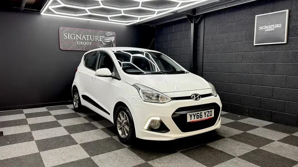Used Hyundai i10 Premium 2017 White Hatchback