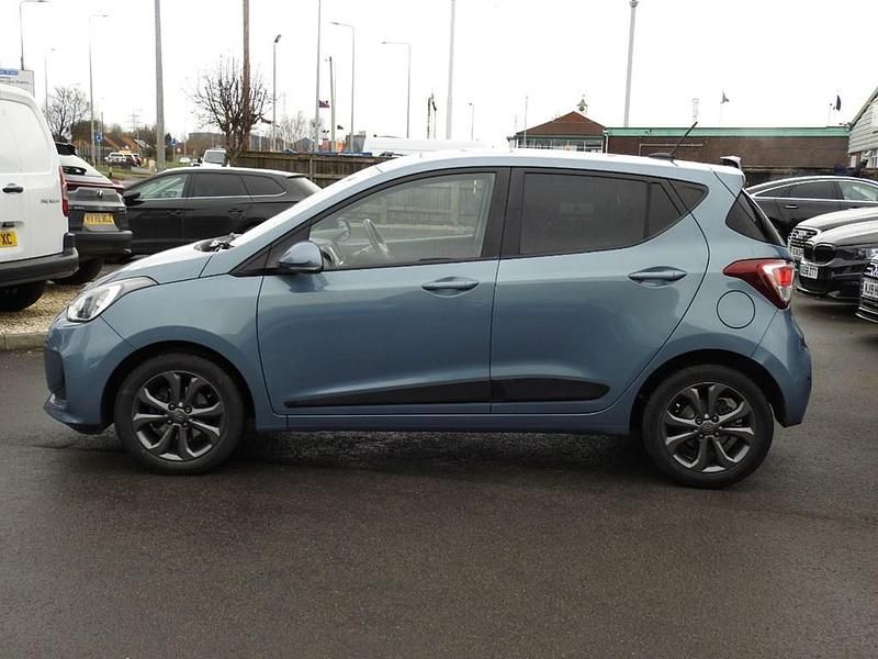 Used Hyundai i10 Premium SE 87 HP (63 kW) 2017 Blue Hatchback