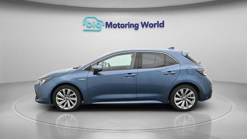 Usado Toyota Corolla Design 122 CV (89 kW) 2022 Azul Utilitario