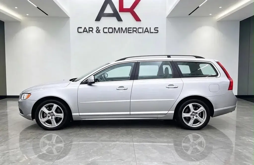 Used Volvo V70 SE 2011 Silver Estate