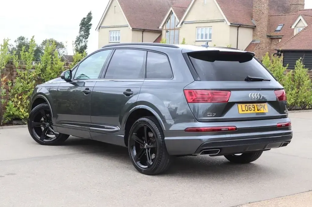 Używany Audi Q7 Black Edition 286 KM (210 kW) 2019 Szary SUV