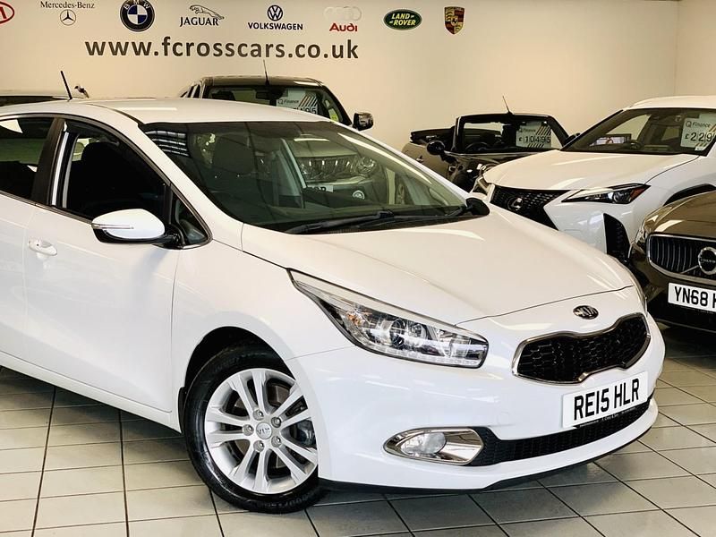 Used Kia Ceed 2015 White Hatchback