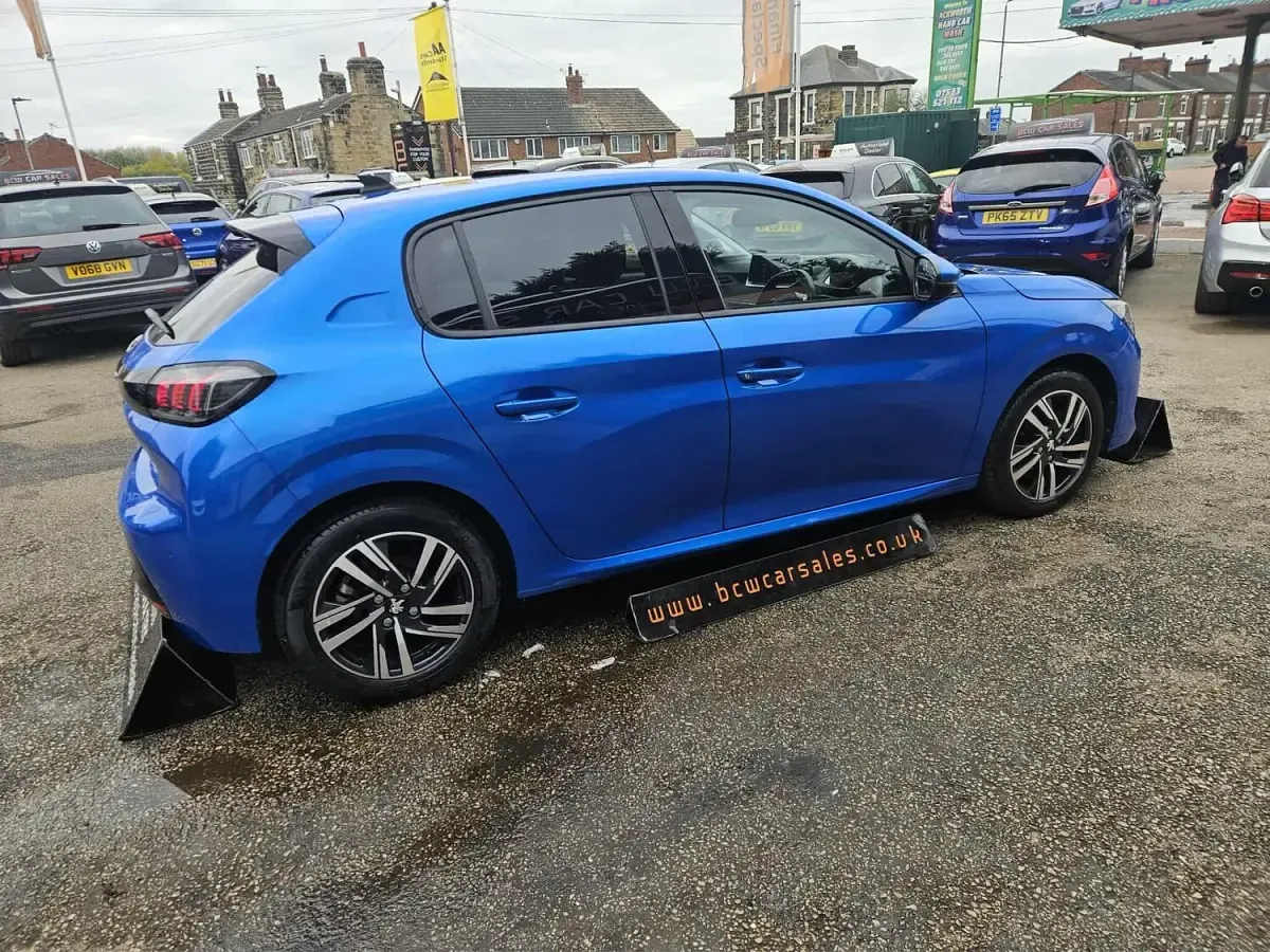 Begagnad Peugeot 208 Allure Premium 75 HK (55 kW) 2021 Blå Halvkombi