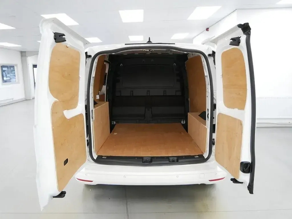 Usado VW Caddy 102 CV (75 kW) 2022 Blanco Monovolumen