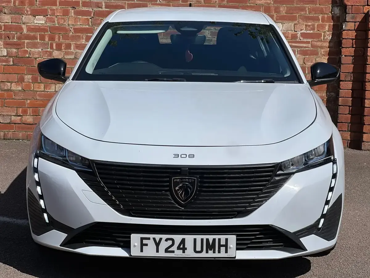 Used Peugeot 308 Active Premium 130 HP (95 kW) 2024 White Hatchback