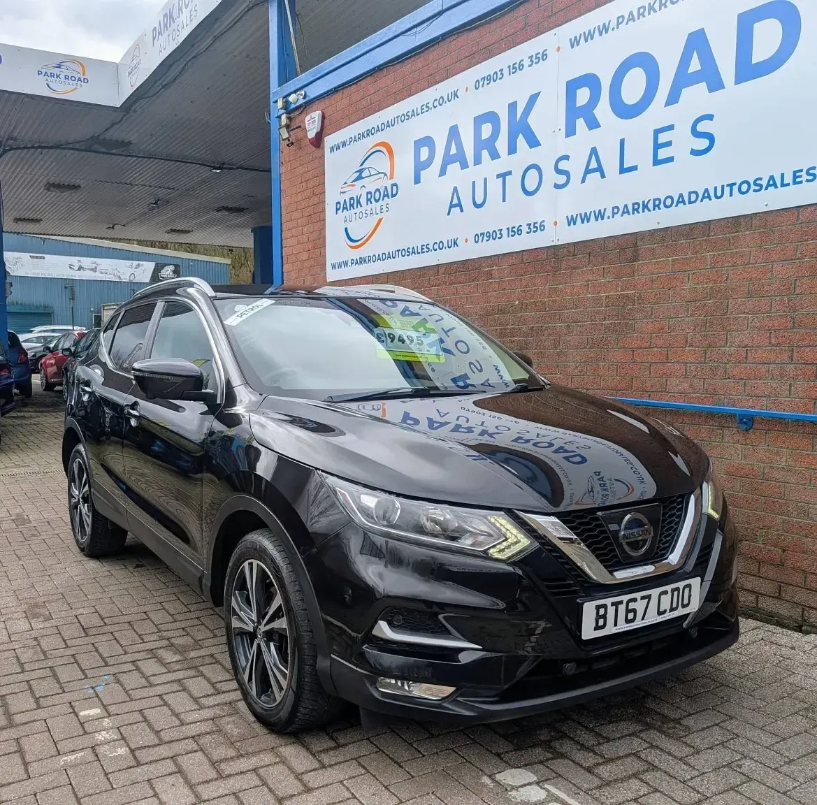 Used Nissan Qashqai N-Connecta 115 HP (84 kW) 2017 Black SUV