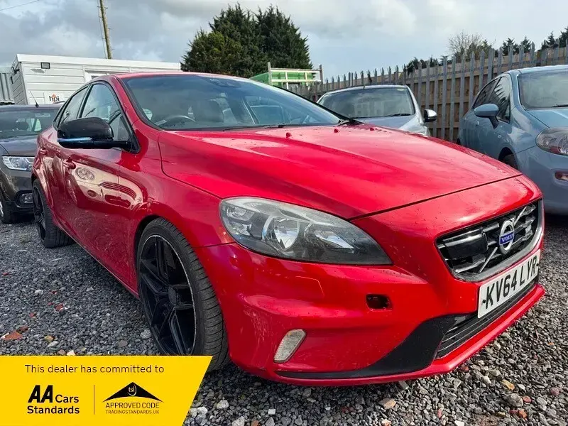 Used Volvo V40 R-Design 190 HP (139 kW) 2014 Red Hatchback