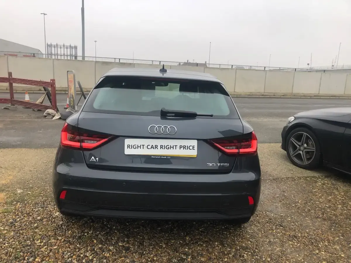 Begagnad Audi A1 2019 Grå SUV