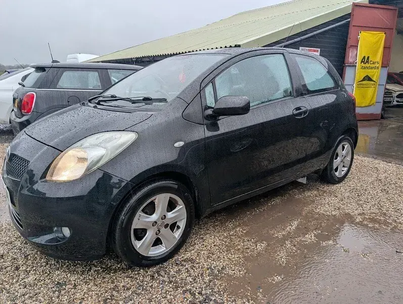 Used Toyota Yaris 85 HP (62 kW) 2006 Black Hatchback