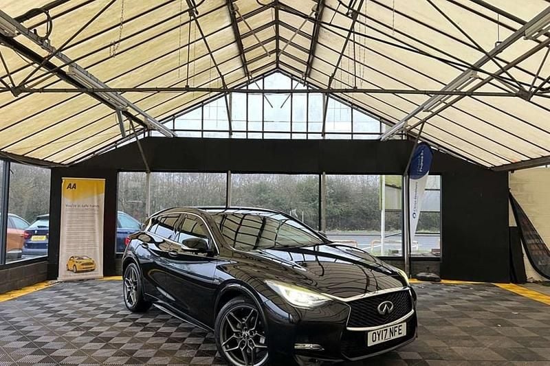 Used Infiniti Q30 Sport Tech 211 HP (155 kW) 2017 Black Hatchback