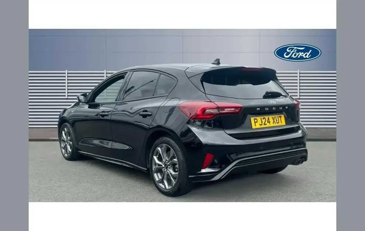 Used Ford Focus ST-Line 123 HP (90 kW) 2024 Black Hatchback