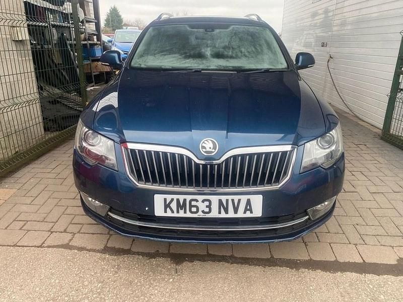 Used Skoda Superb LAURIN & KLEMENT 140 HP (102 kW) 2014 Blue Estate