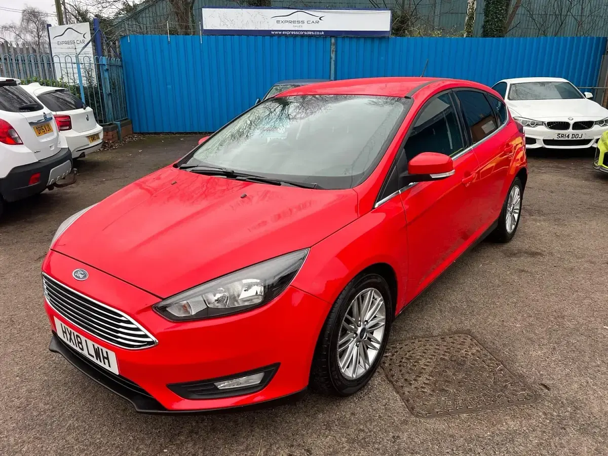 Used Ford Focus Zetec 125 HP (91 kW) 2018 Red Hatchback