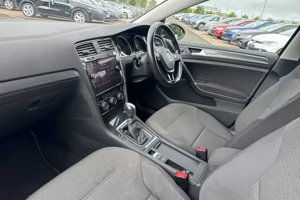 Used VW Golf VII SE 130 HP (95 kW) 2018 Grey Estate