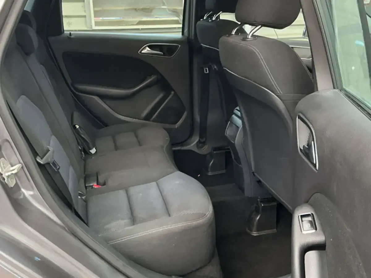 Used Mercedes B180 SE 109 HP (80 kW) 2014 Grey Hatchback