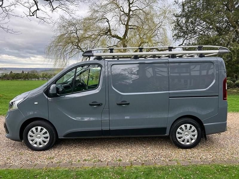 Used Nissan NV300 Acenta 120 HP (88 kW) 2021 Grey Van