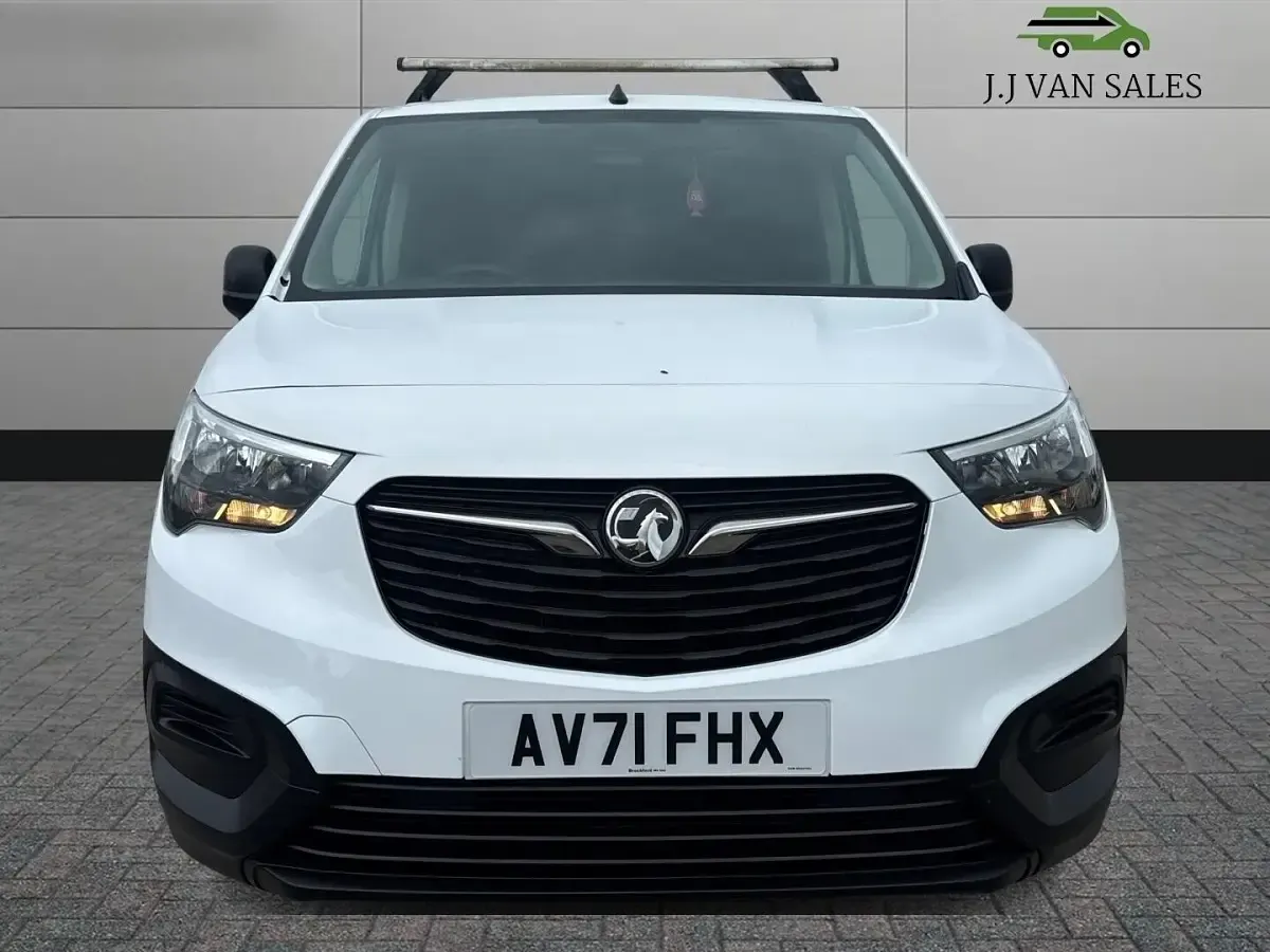 Used Vauxhall Combo Edition 75 HP (55 kW) 2021 White MPV