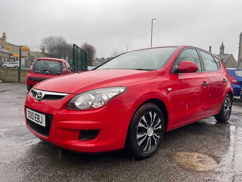 Used Hyundai i30 Classic 109 HP (80 kW) 2010 Red Hatchback