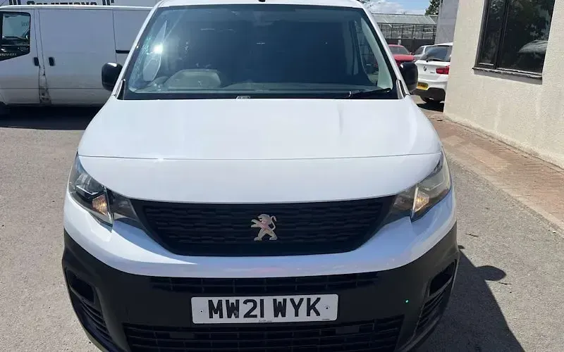 Used Peugeot Partner 131 HP (96 kW) 2021 White MPV