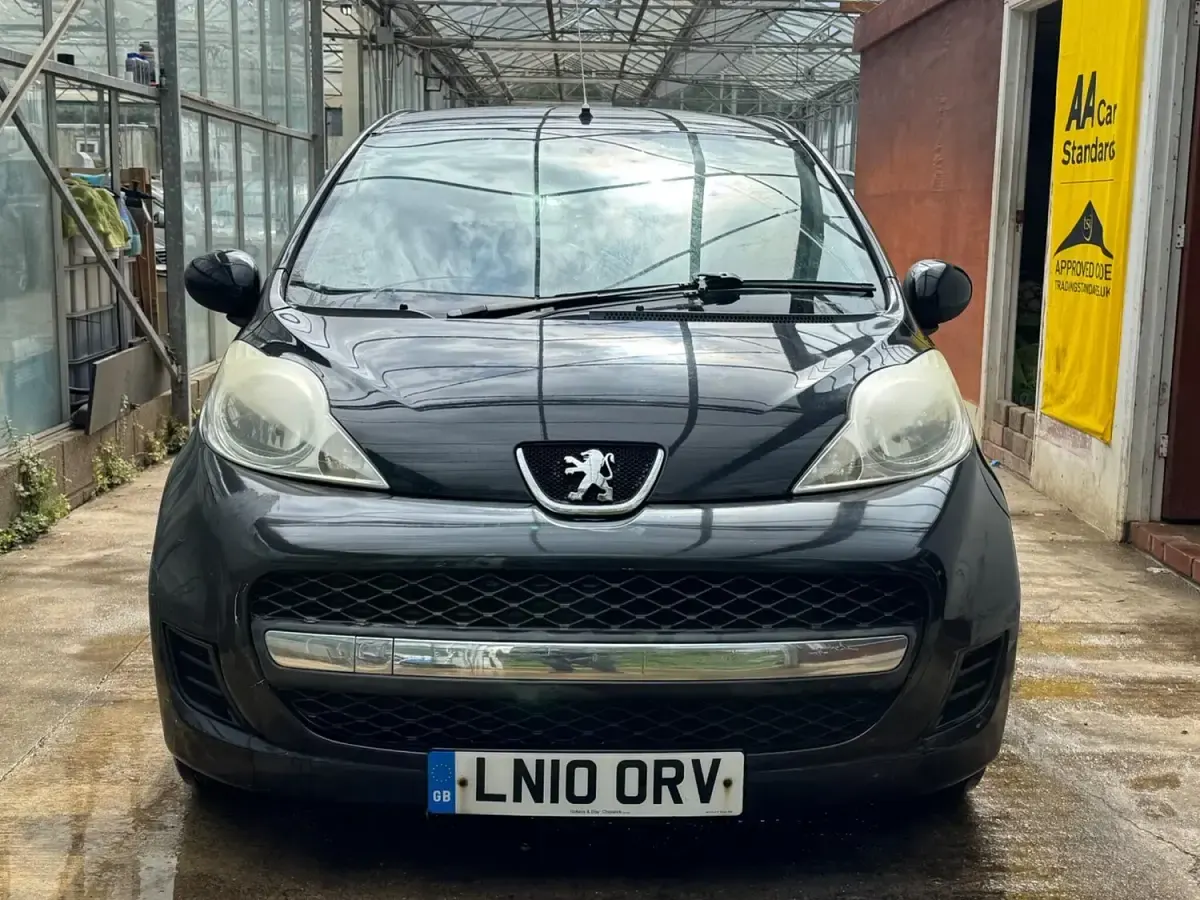 Used Peugeot 107 68 HP (50 kW) 2010 Black Hatchback