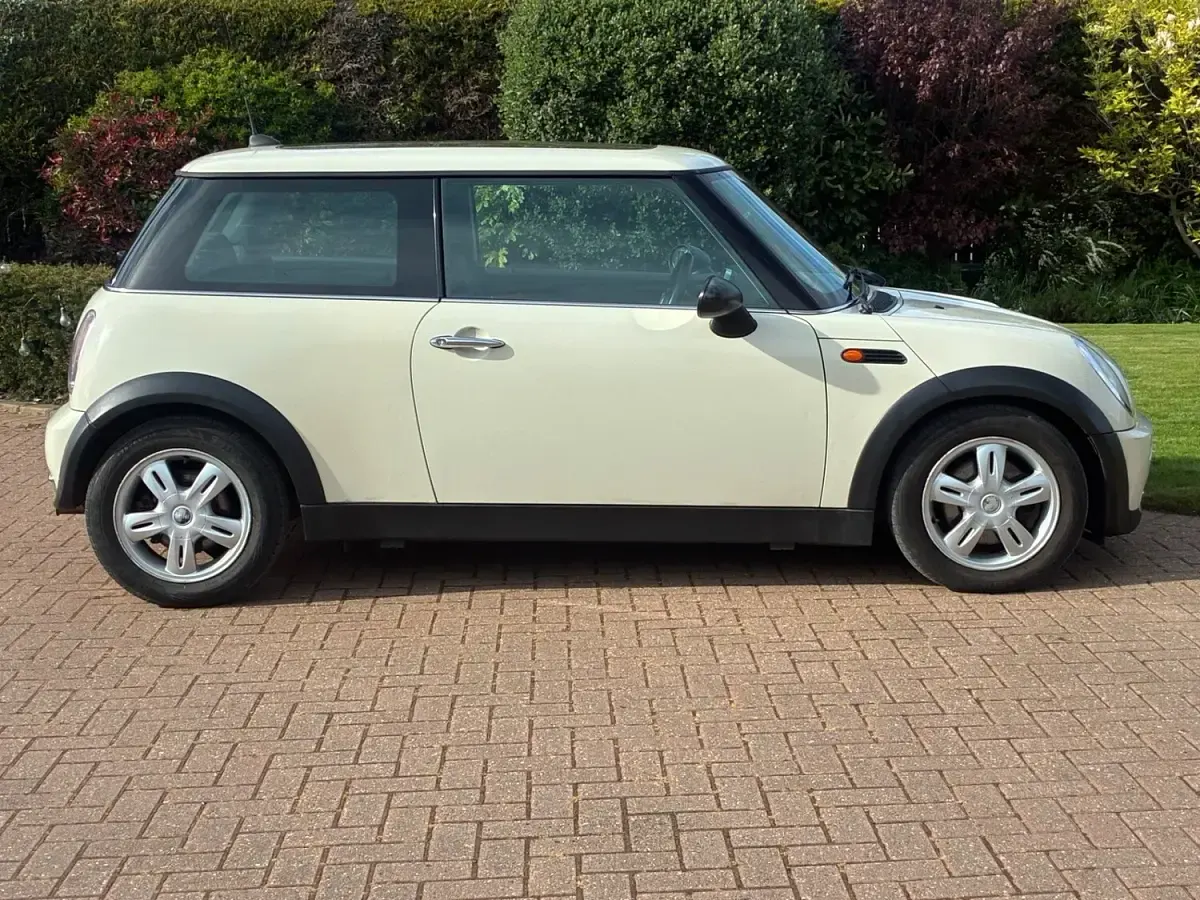 Used Mini ONE Hatch 90 HP (66 kW) 2006 White Hatchback