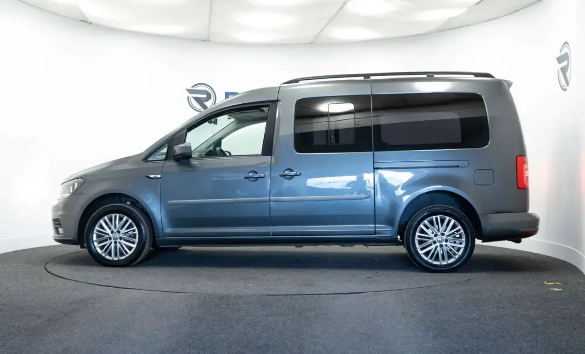 Usado VW Caddy Maxi S 102 HP (75 kW) 2018 Cinzento Monovolume
