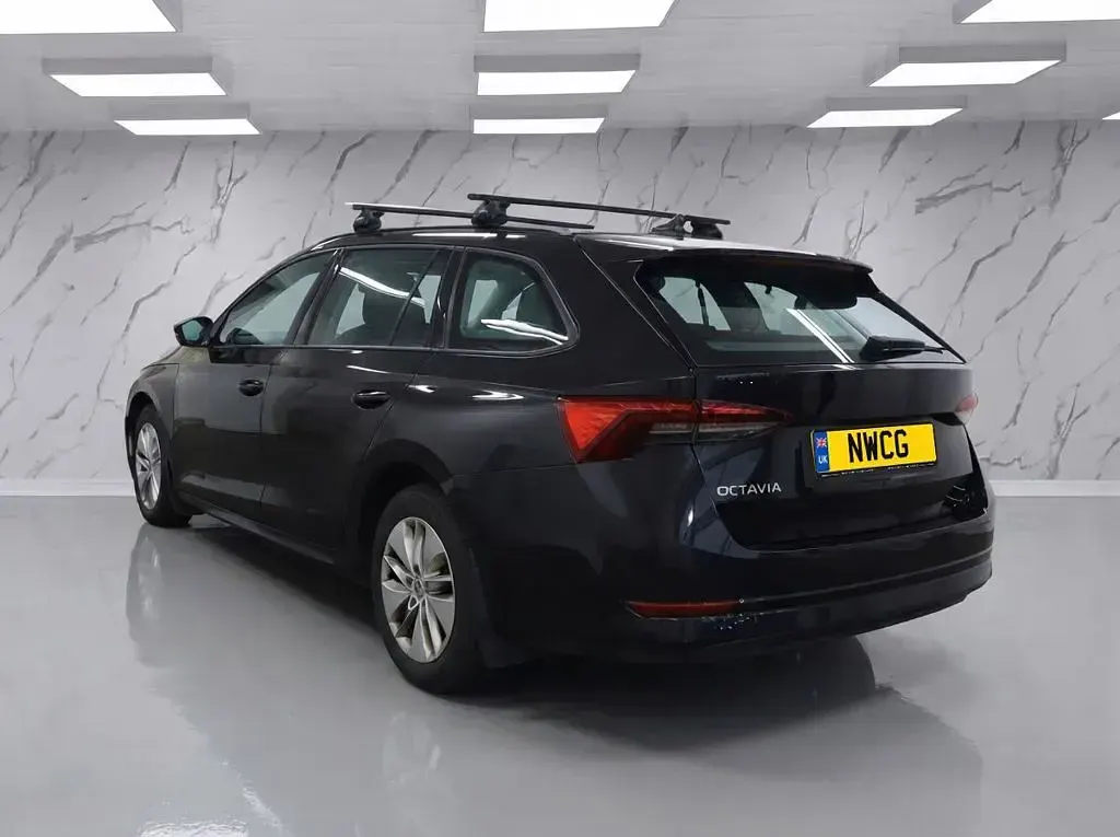 Used Skoda Octavia SE Technology 110 HP (80 kW) 2022 Black Estate