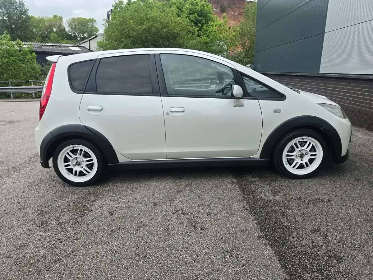 Used Mitsubishi Colt Edition 2006 White Hatchback