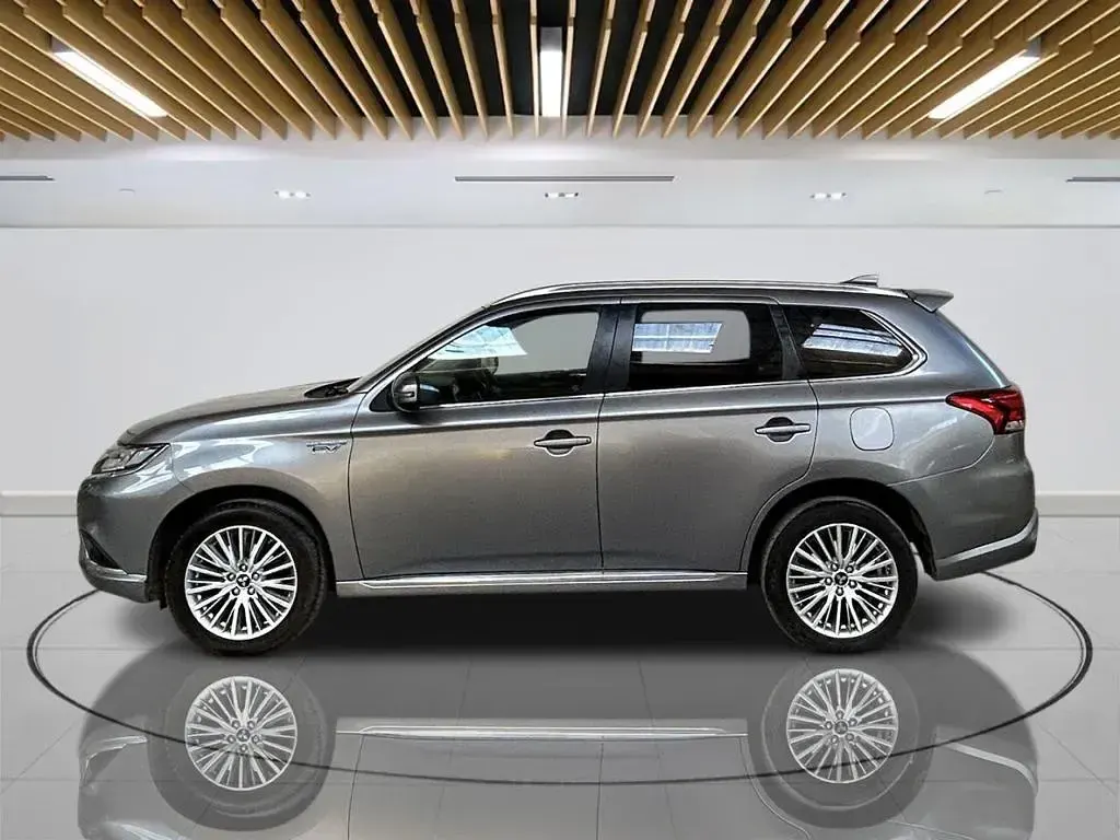 Used Mitsubishi Outlander P-HEV 209 HP (153 kW) 2018 Grey SUV