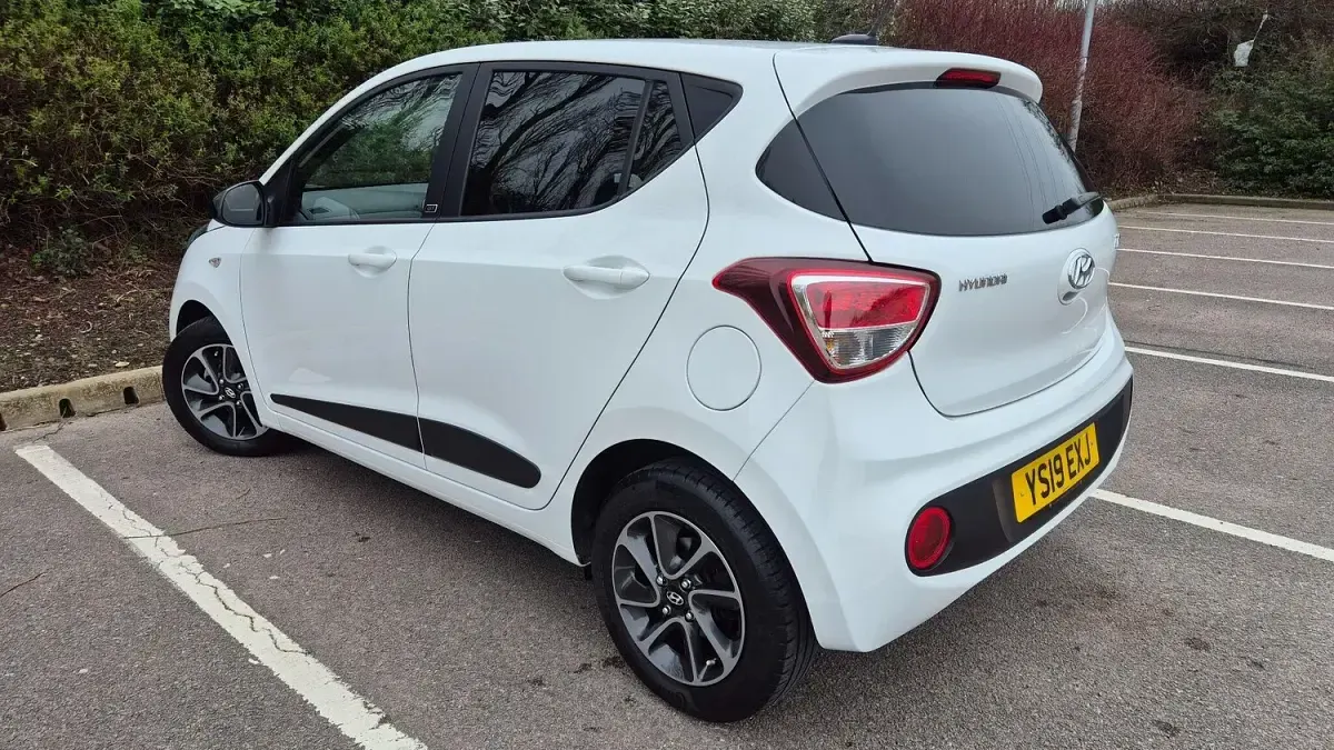 Used Hyundai i10 GO! 66 HP (48 kW) 2019 White Hatchback
