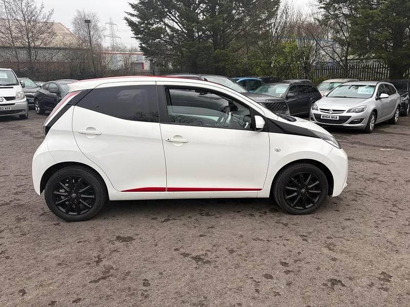 Used Toyota Aygo x-press 2018 White Hatchback