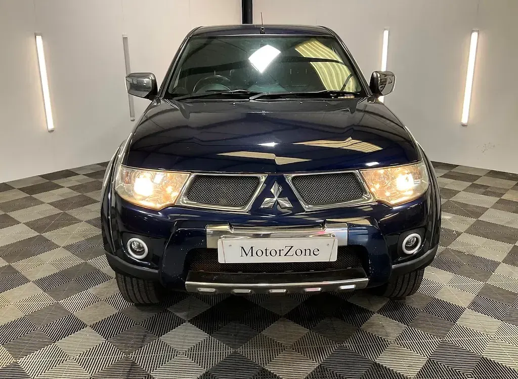 Second-hand Mitsubishi L200 176 CP (129 kW) 2011 Albastru Pickup