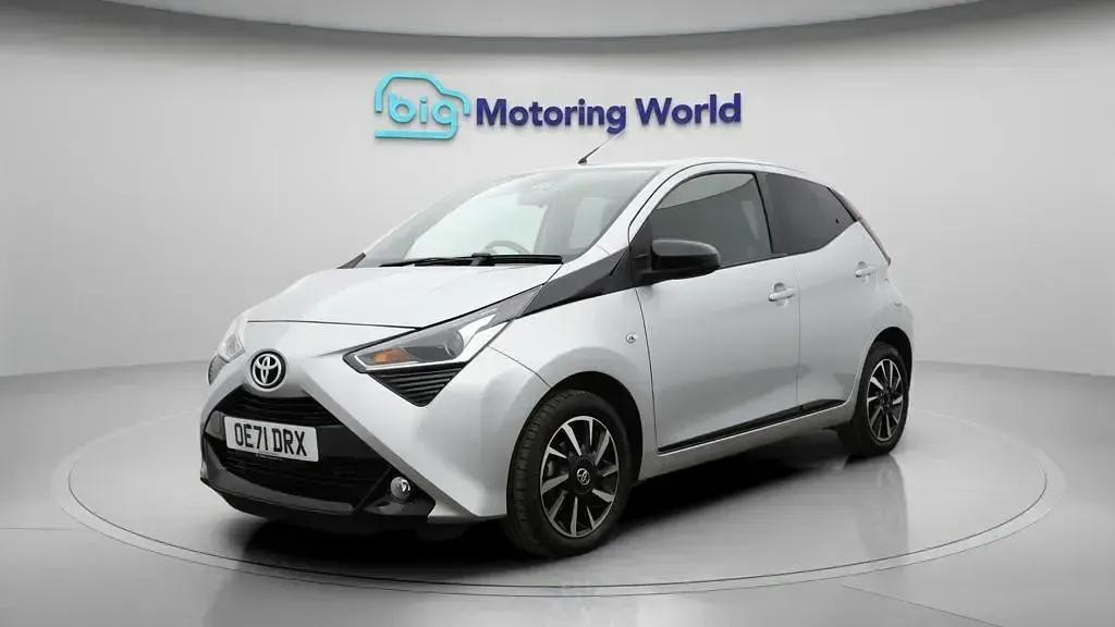 Used Toyota Aygo Trend 71 HP (52 kW) 2022 Silver Hatchback