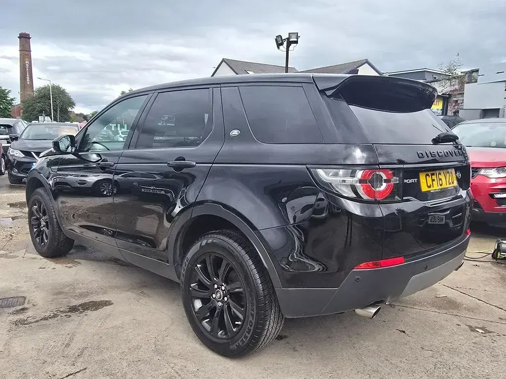 Used Land Rover Discovery Sport SE 180 HP (132 kW) 2016 Black SUV