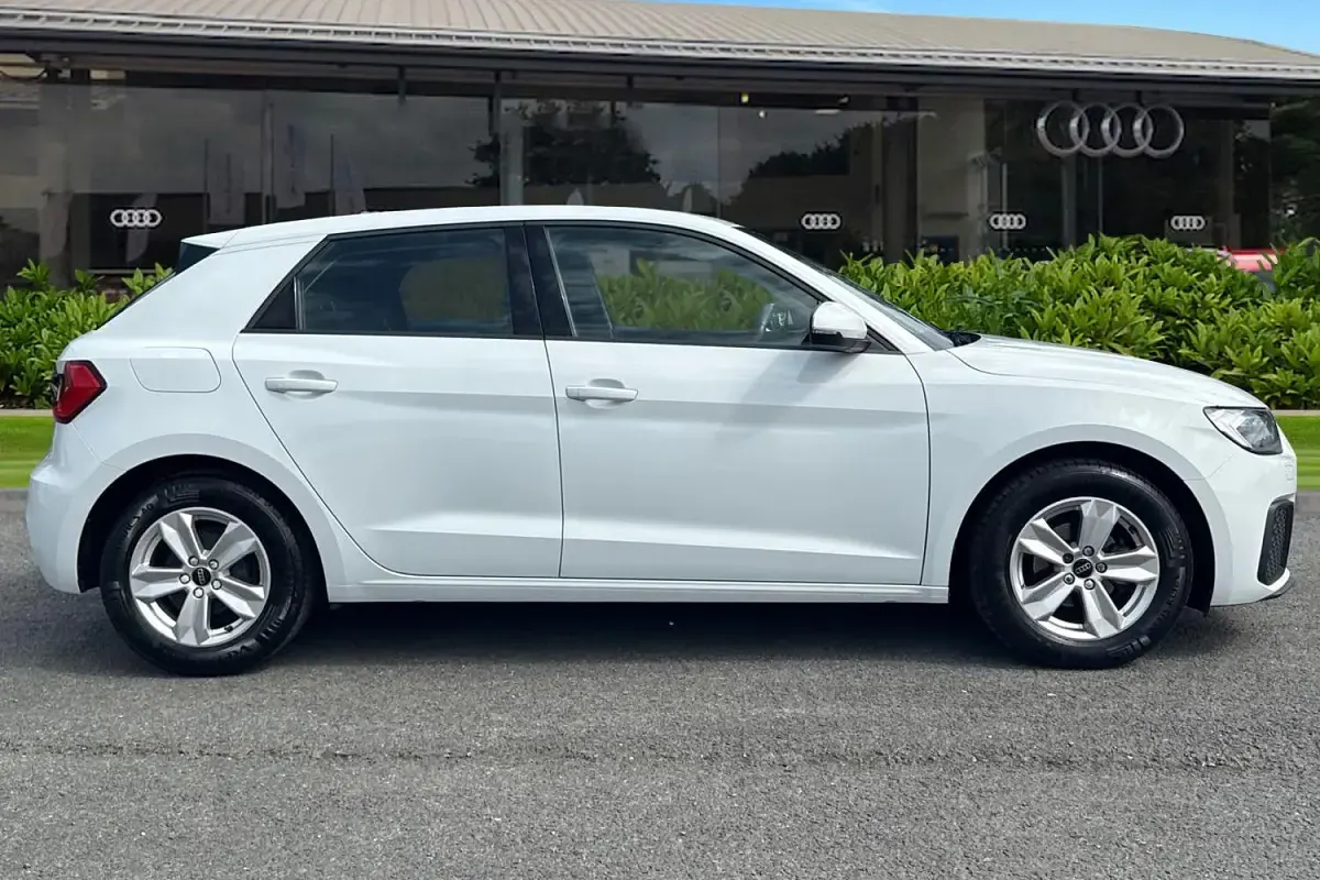 Used Audi A1 Design 95 HP (69 kW) 2023 White SUV