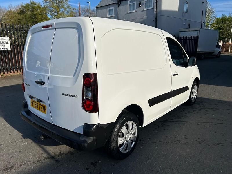 Used Peugeot Partner 2018 White MPV