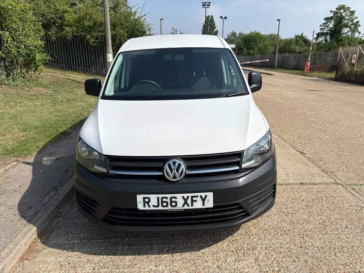 Used VW Caddy Maxi Startline 102 HP (75 kW) 2017 White MPV