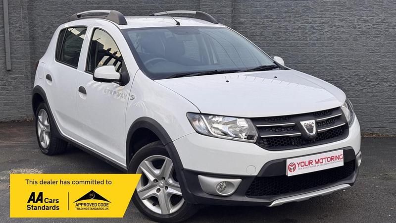 White Used 2014 Dacia Sandero Lauréate Hatchback | £3,290 (Good price) - Image 1/4