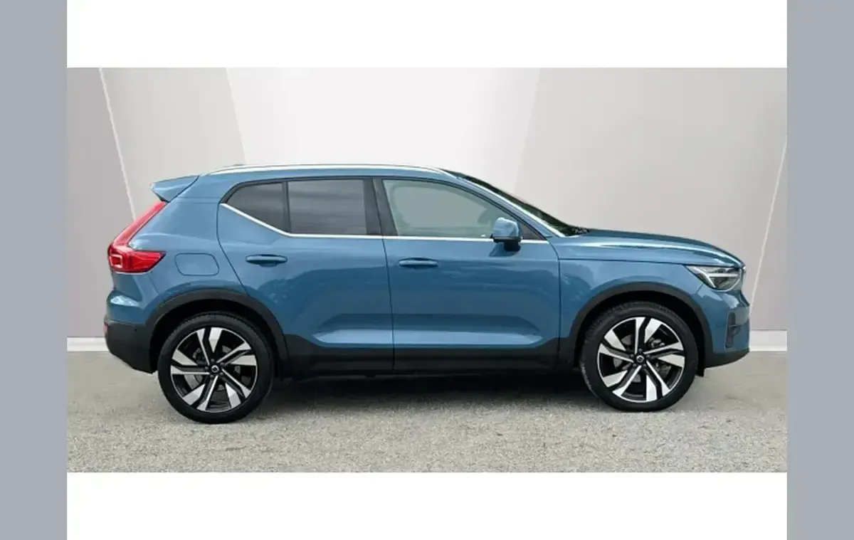 Usado Volvo XC40 Ultra 163 HP (119 kW) 2025 Azul SUV