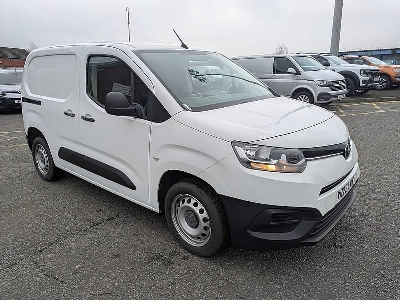 Used Toyota Proace Active 120 HP (88 kW) 2022 White MPV