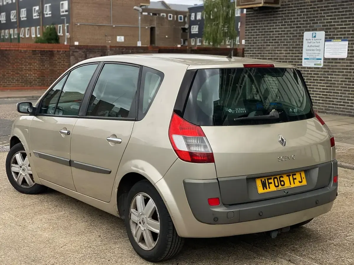 Used Renault Scénic II Dynamique 111 HP (81 kW) 2006 Gold MPV