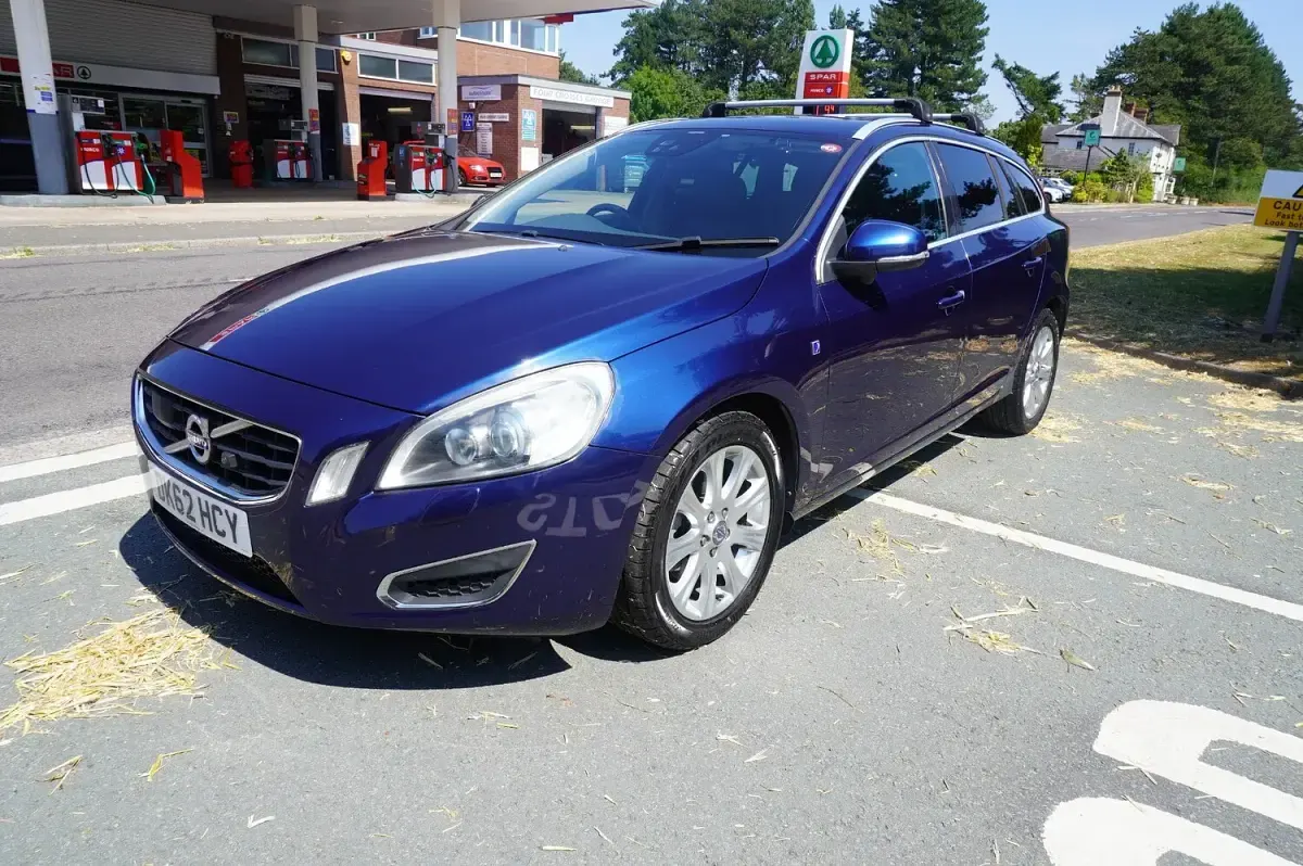 Used Volvo V60 Ocean Race 180 HP (132 kW) 2012 Blue Estate