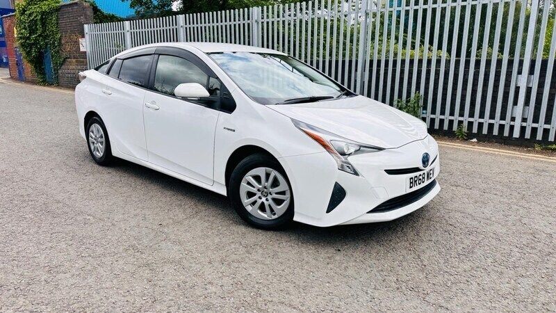 White Used 2025 Toyota Prius Hatchback | £11,500 (A bit pricey) - Image 1/4