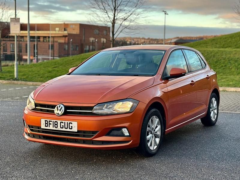 Begagnad VW Polo SE 2018 Orange Halvkombi