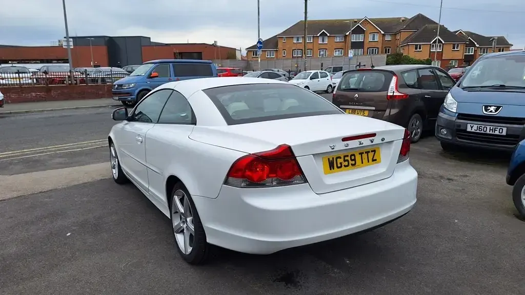 Used Volvo C70 134 HP (98 kW) 2010 White Cabriolet