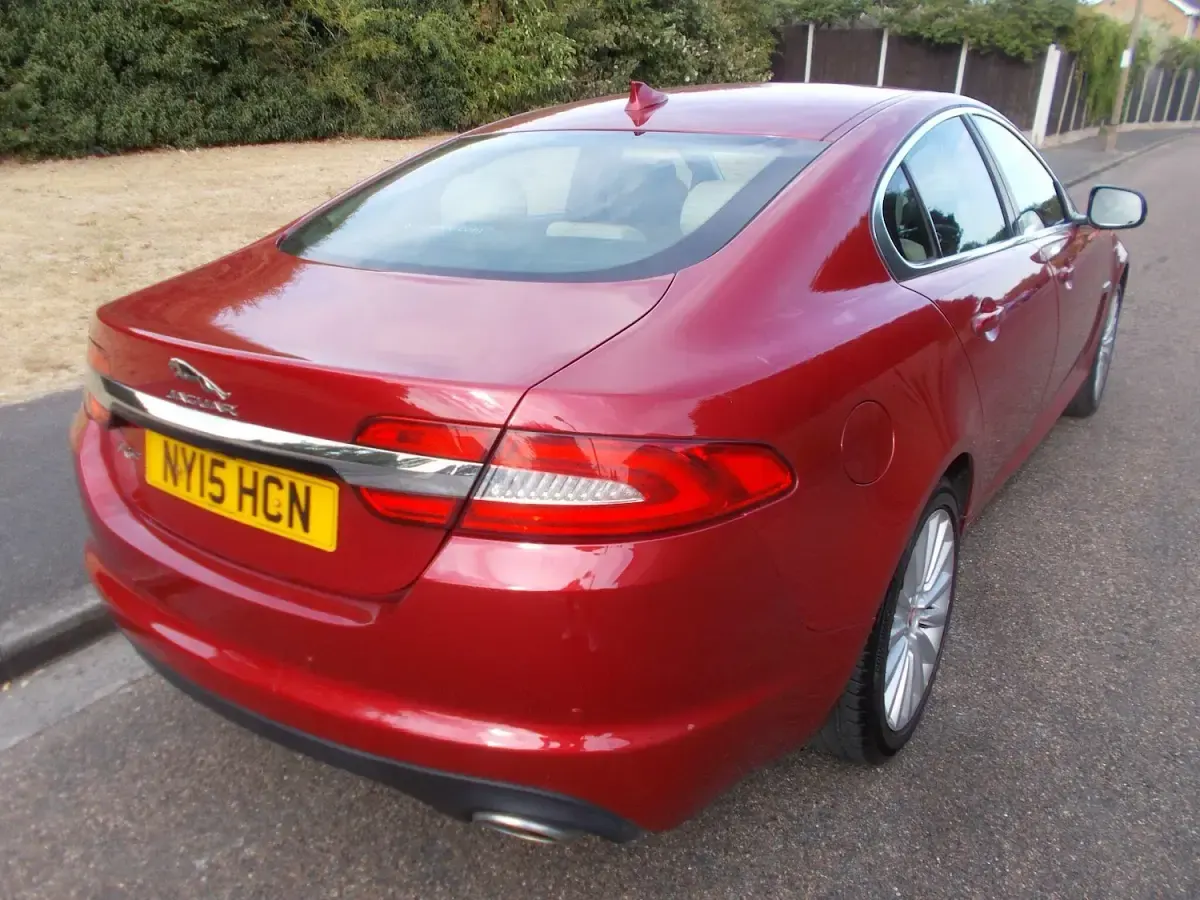 Used Jaguar XF Luxury 200 HP (147 kW) 2015 Red Sedan