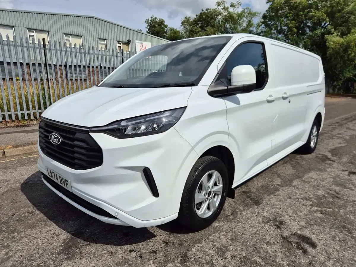 Used Ford Transit Custom Limited 136 HP (100 kW) 2025 White Van