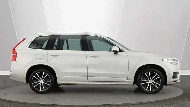 Usado Volvo XC90 Momentum 232 HP (170 kW) 2022 SUV