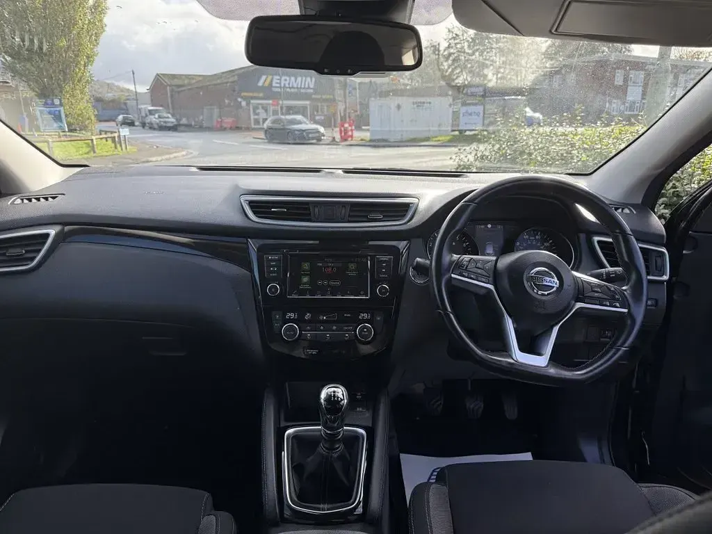 Second-hand Nissan Qashqai N-Connecta 140 CP (102 kW) 2021 Negru SUV